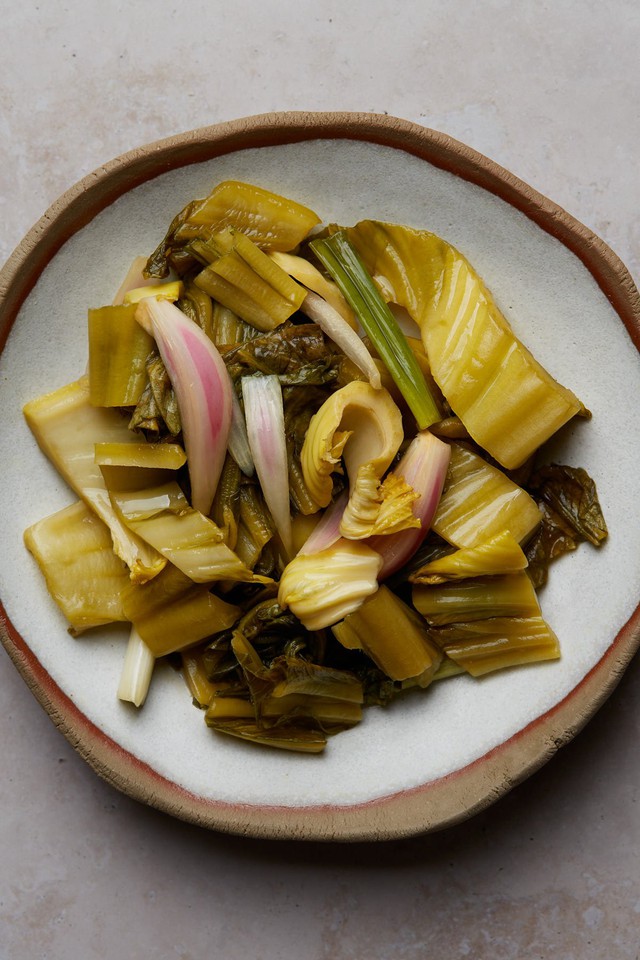 Điều gì xảy ra với người tăng huyết áp nếu ăn dưa muối thường xuyên?- Ảnh 1.