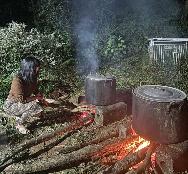 Người Hà Nội 'giữ Tết' bằng nồi bánh chưng đỏ lửa- Ảnh 3.