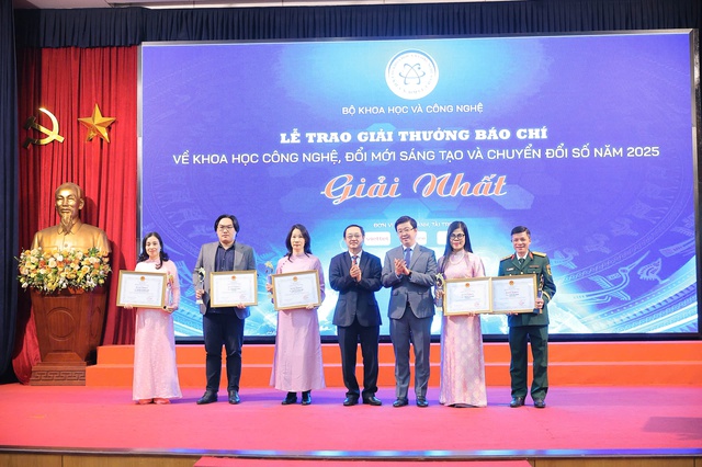 Báo Sức khỏe và Đời sống nhận giải Ba, giải báo chí về khoa học công nghệ, đổi mới sáng tạo và chuyển đổi số 2025- Ảnh 3.