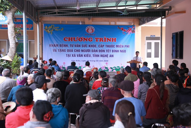 Ngành Y tế Nghệ An khám bệnh, trao quà Tết cho người dân khó khăn- Ảnh 1.