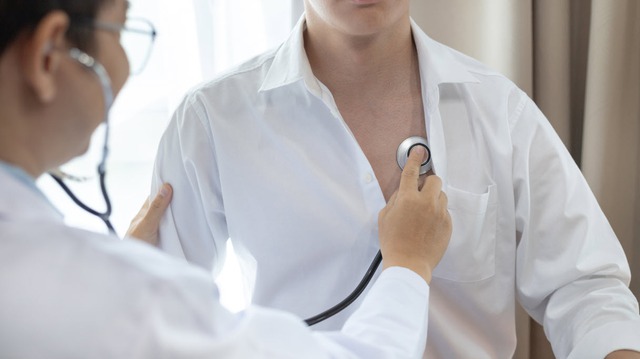 Ai dễ mắc viêm phổi và 5 cách bảo vệ lá phổi- Ảnh 1.