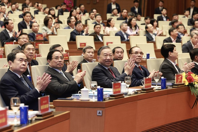 Tổng Bí thư Tô Lâm và các đồng chí Lãnh đạo Đảng, Nhà nước, nguyên Lãnh đạo Đảng, Nhà nước dự Hội nghị. Ảnh: Hải Nguyễn