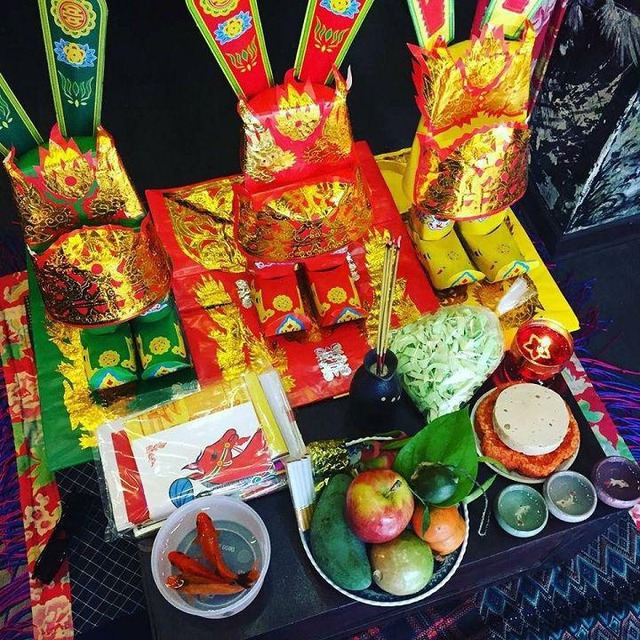 Mâm cúng ông Công ông Táo 2026 cần những gì, nên đặt ở đâu: Dưới bếp hay bàn thờ gia tiên?- Ảnh 1.