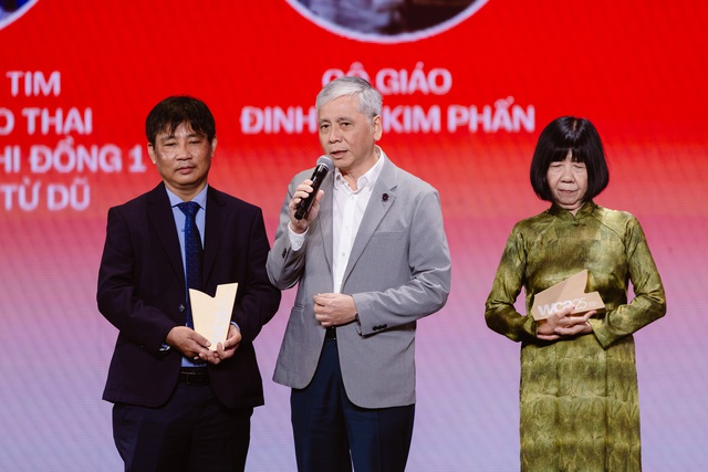 Ê-kíp thông tim xuyên bào thai và cô giáo Kim Phấn vào Top 5 Đại sứ truyền cảm hứng- Ảnh 1.