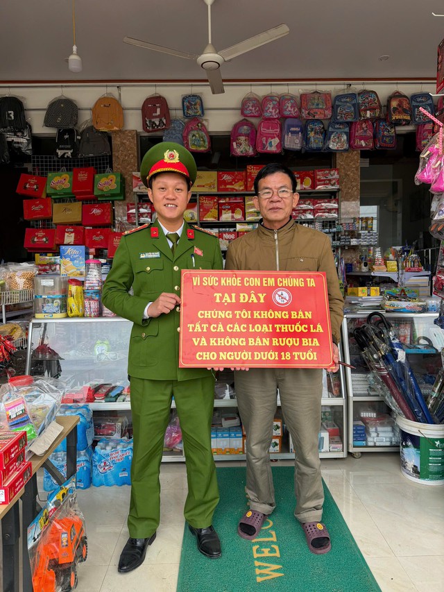 Đại úy Công an xã đưa pháp luật lên Facebook để gần dân hơn- Ảnh 1.