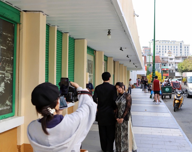 Người dân, du khách thích thú trước diện mạo mới của chợ Bến Thành- Ảnh 10.