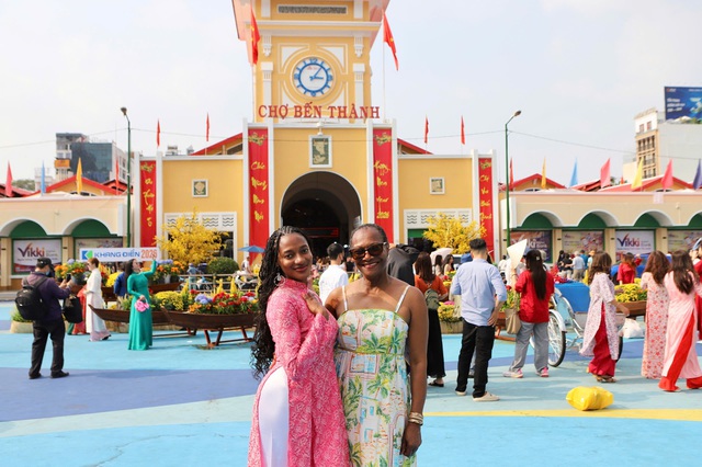 Người dân, du khách thích thú trước diện mạo mới của chợ Bến Thành- Ảnh 4.