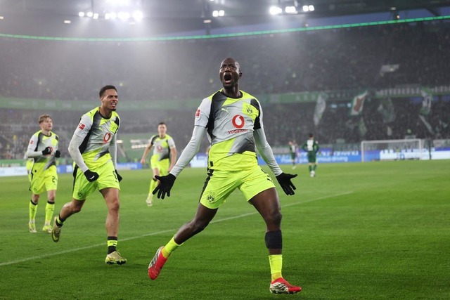 Bundesliga: Dortmund 'phả hơi nóng' vào Bayern Munich- Ảnh 1.