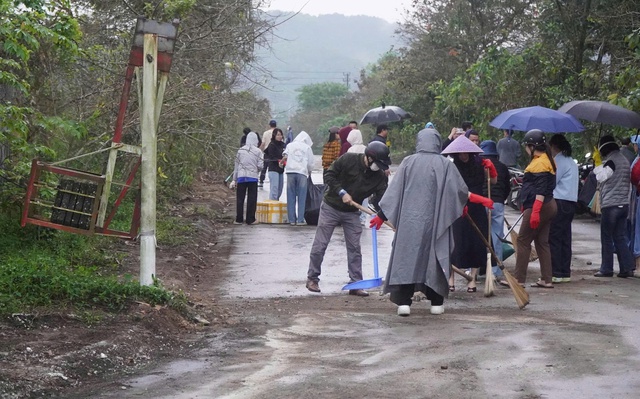 Lắp camera giám sát, ngăn đổ trộm rác ở khu quy hoạch Đại học Huế- Ảnh 2.