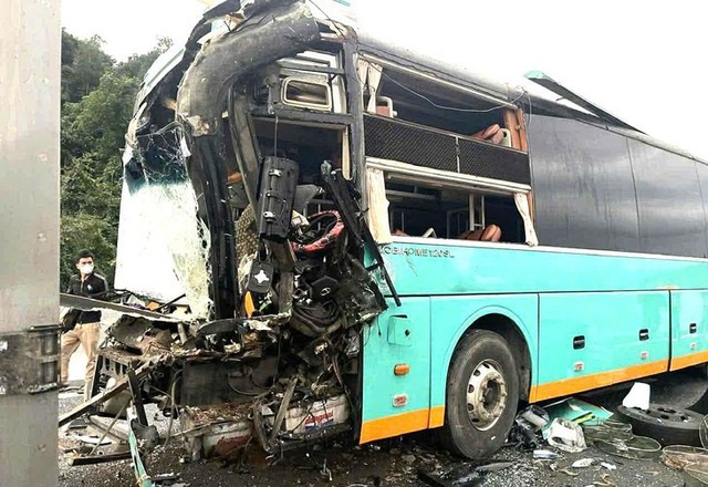 Tai nạn giao thông liên hoàn trên cao tốc Vân Phong-Nha Trang- Ảnh 1.