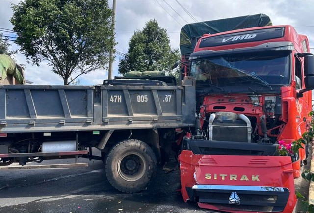 Tai nạn liên hoàn tại Đắk Lắk, nhiều phương tiện hư hỏng- Ảnh 1.