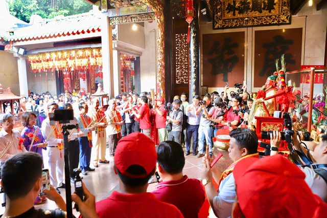 Đông nghịt người dự Lễ Nghinh Ông Quan Thánh Đế Quân- Ảnh 11.