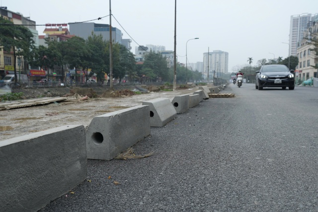 Diện mạo mới tuyến đường nhiều năm lầy lội ở nội đô Hà Nội- Ảnh 8.