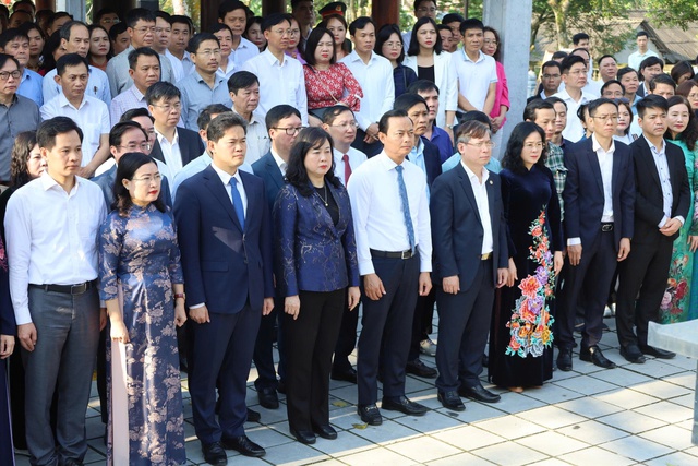 Bộ trưởng Bộ Y tế dâng hương tưởng niệm Đại danh y Hải Thượng Lãn Ông Lê Hữu Trác- Ảnh 1.