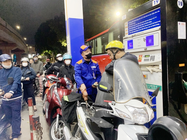 Những cách đơn giản giúp bạn tiết kiệm xăng dầu- Ảnh 1.