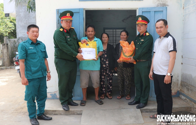 Bộ đội, dân quân len lỏi 'đến từng ngõ, đi từng rẫy' đưa thông tin bầu cử đến Nhân dân- Ảnh 5.