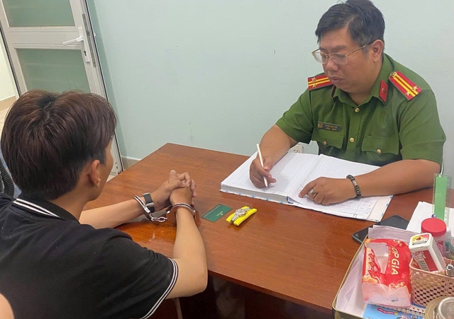 Mời bạn trai về nhà, cô gái bị trộm đồng hồ Rolex hơn 274 triệu- Ảnh 1.