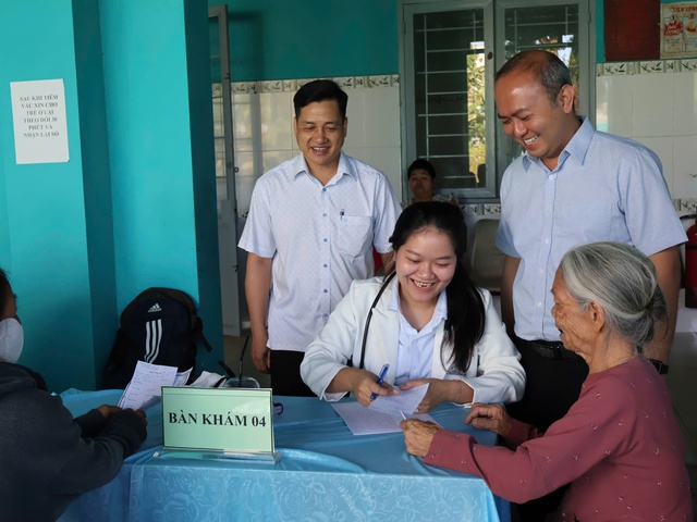 Khám miễn phí hơn 2.000 người dân TPHCM, thúc đẩy tiếp cận y tế toàn diện- Ảnh 5.