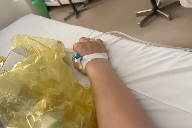 Nguyên nhân 97 người ngộ độc sau khi ăn bánh kem bông lan trứng muối của Hộ kinh doanh Cupcake- Ảnh 1.