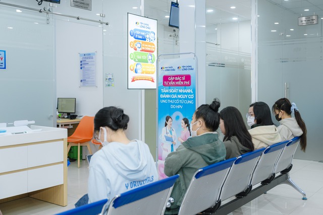 Long Châu tầm soát HPV miễn phí cho hàng trăm khách hàng, ra mắt giải pháp nhận diện sớm nguy cơ ung thư cổ tử cung- Ảnh 2. Long Châu tầm soát HPV miễn phí cho hàng trăm khách hàng, ra mắt giải pháp nhận diện sớm nguy cơ ung thư cổ tử cung- Ảnh 2.