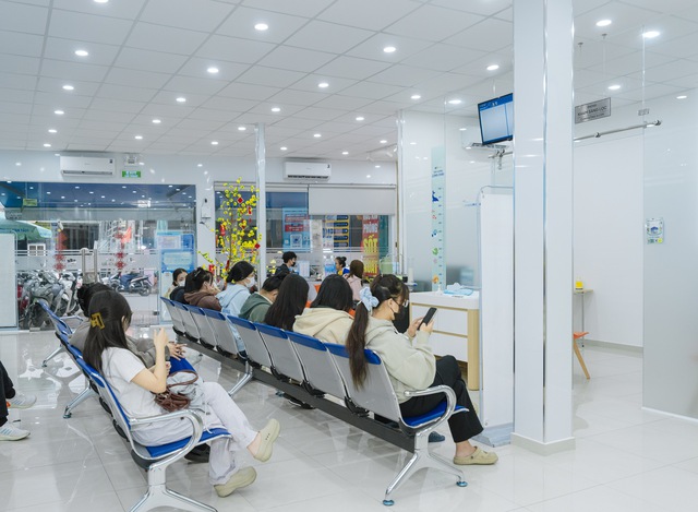 Long Châu tầm soát HPV miễn phí cho hàng trăm khách hàng, ra mắt giải pháp nhận diện sớm nguy cơ ung thư cổ tử cung- Ảnh 3. Long Châu tầm soát HPV miễn phí cho hàng trăm khách hàng, ra mắt giải pháp nhận diện sớm nguy cơ ung thư cổ tử cung- Ảnh 3.