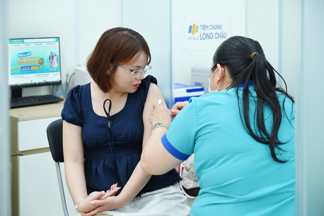Long Châu tầm soát HPV miễn phí cho hàng trăm khách hàng, ra mắt giải pháp nhận diện sớm nguy cơ ung thư cổ tử cung- Ảnh 5. Long Châu tầm soát HPV miễn phí cho hàng trăm khách hàng, ra mắt giải pháp nhận diện sớm nguy cơ ung thư cổ tử cung- Ảnh 5.