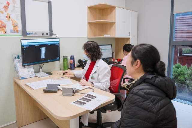 Du lịch đầu năm an toàn cho người Thoái hóa khớp gối- Ảnh 2.