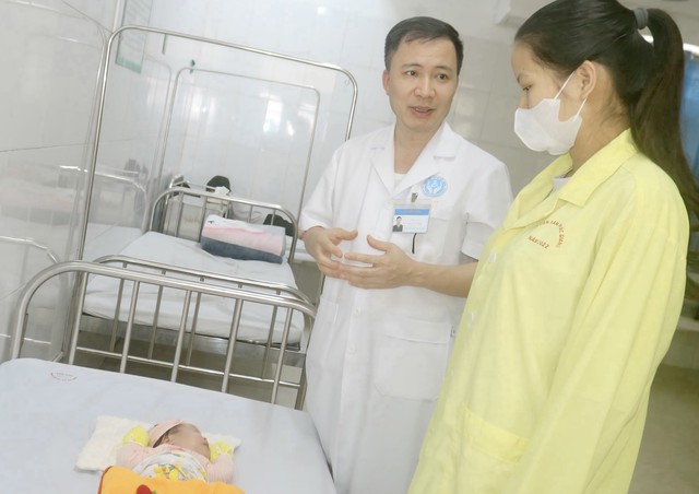 Tưởng con bị hăm da, gia đình bàng hoàng khi bác sĩ phát hiện trẻ không có hậu môn bẩm sinh- Ảnh 1.