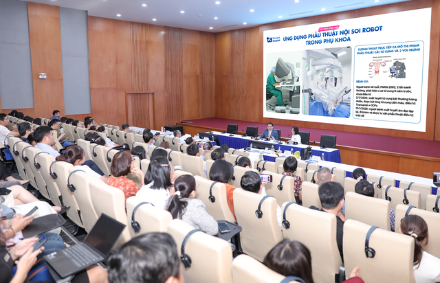 Gần 200 bác sĩ sản phụ khoa, ngoại khoa Việt Nam được huấn luyện phẫu thuật robot- Ảnh 1. Gần 200 bác sĩ sản phụ khoa, ngoại khoa Việt Nam được huấn luyện phẫu thuật robot- Ảnh 1.