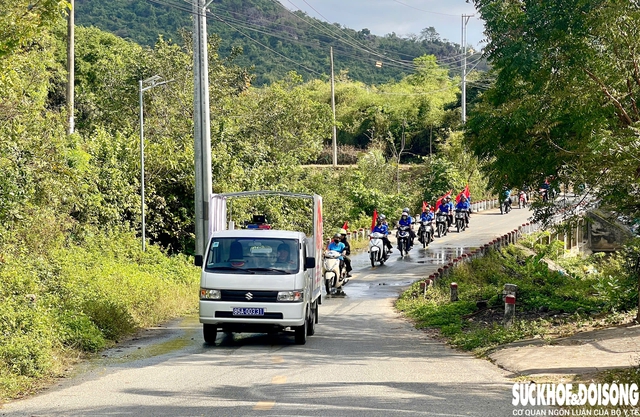 Khắp nẻo đường ở Khánh Hòa rộn ràng trước ngày bầu cử- Ảnh 7.