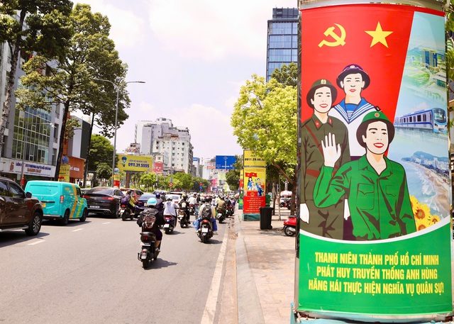 TPHCM rực rỡ cờ hoa trước ngày bầu cử 15/3- Ảnh 2.