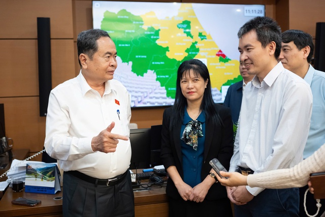 Chủ tịch Quốc hội: 'Điều quan trọng nhất chính là sự đồng thuận giữa ý Đảng và lòng dân'- Ảnh 2. Chủ tịch Quốc hội: 'Điều quan trọng nhất chính là sự đồng thuận giữa ý Đảng và lòng dân'- Ảnh 2.