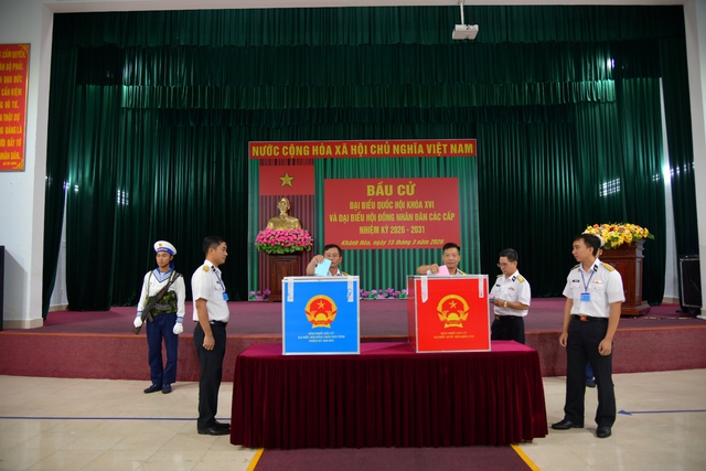 100% cử tri Vùng 4 Hải quân và quân, dân đảo Trường Sa đã bầu cử- Ảnh 3.