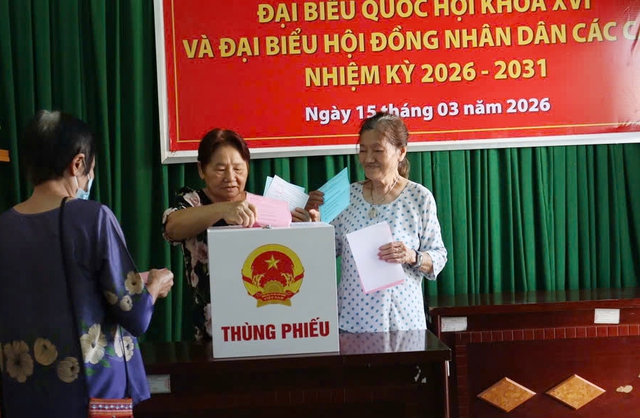 Lá phiếu bầu từ những người khiếm thị- Ảnh 6.