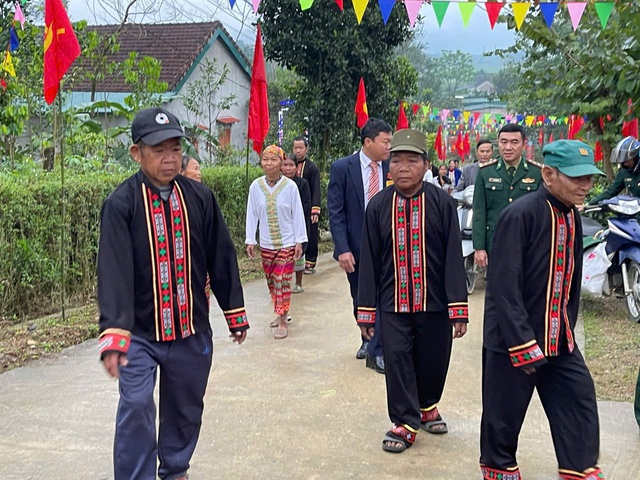 Ấm áp bữa sáng đoàn kết ở bản Rào Tre trong ngày bầu cử- Ảnh 1.