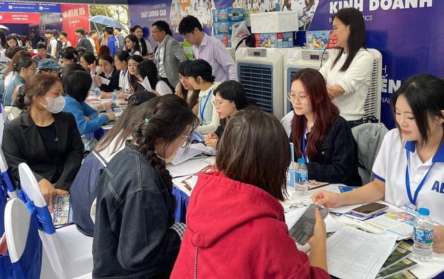 Vì sao nhiều sinh viên thôi học sau năm thứ nhất?- Ảnh 1.