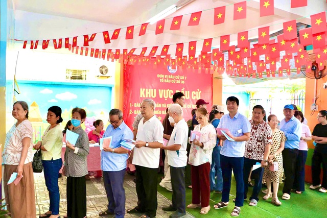 99% cử tri TPHCM đi bỏ phiếu bầu cử- Ảnh 1.