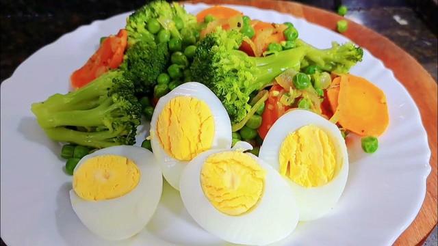 Muốn giảm cân nên ăn trứng lòng trắng hay lòng đỏ?- Ảnh 3.