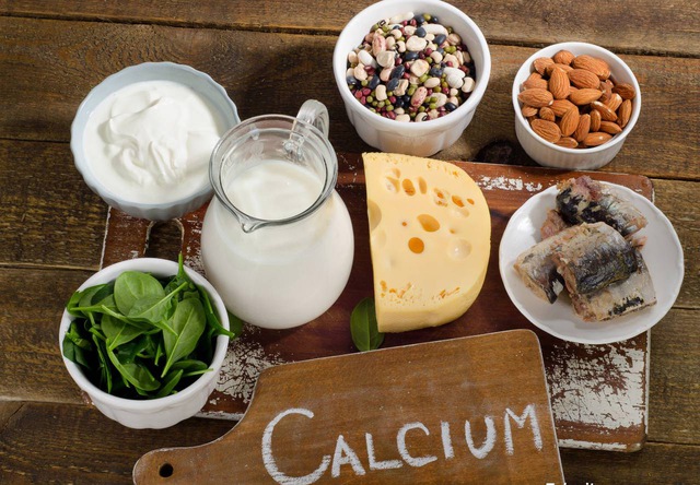 Canxi không chỉ có trong sữa như bạn nghĩ- Ảnh 1.