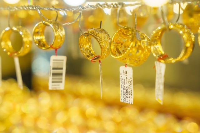 Chốt giá vàng hôm nay ngày 18/3 tiếp đà giảm cực mạnh- Ảnh 1.