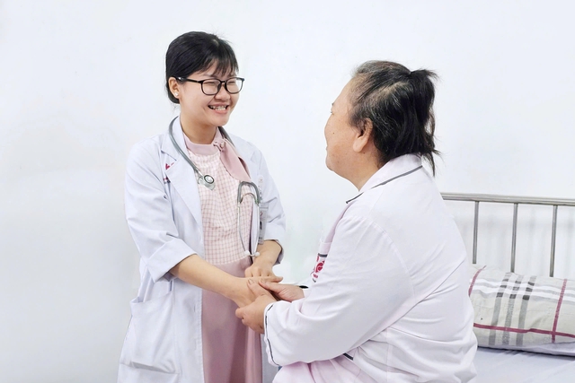 Trượt đốt sống sau té ngã, bệnh nhân được cứu bằng mổ nội soi ít xâm lấn- Ảnh 2.