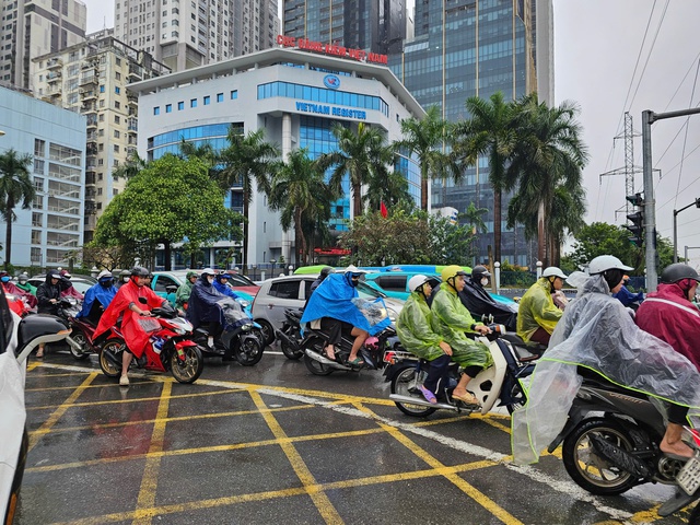 Đêm nay miền Bắc đón không khí lạnh, trời mát kèm mưa- Ảnh 1.