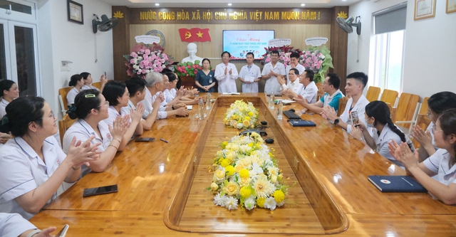 Thưởng nóng kíp cấp cứu cứu sống bé 37 tháng tuổi ngừng tuần hoàn do đuối nước- Ảnh 1.