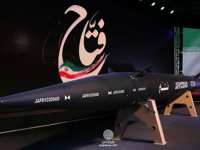 Iran tung tên lửa siêu vượt âm Fattah-2 vượt mặt mọi lá chắn Mỹ- Ảnh 1. Iran tung tên lửa siêu vượt âm Fattah-2 vượt mặt mọi lá chắn Mỹ- Ảnh 1.