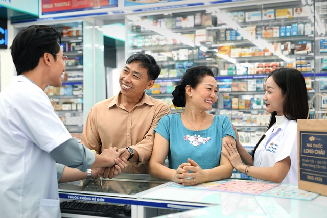 Long Châu chủ động bình ổn không tăng giá, đảm bảo nguồn cung thuốc và sản phẩm y tế thiết yếu - Ảnh 2.