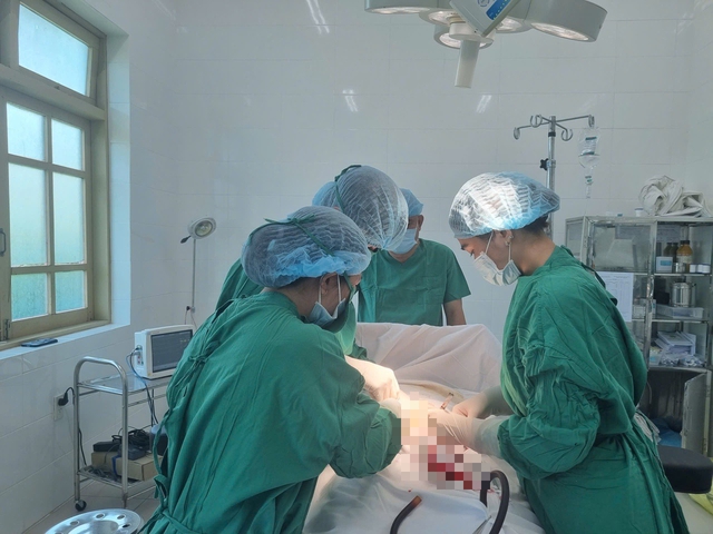 Y, bác sĩ vùng cao cứu sống sản phụ chửa ngoài tử cung đã vỡ- Ảnh 1.