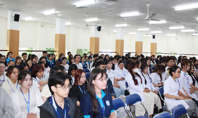 Công tác xã hội trong bệnh viện giúp nâng đỡ tinh thần người bệnh- Ảnh 2.