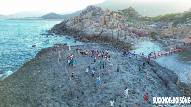 Đắm mình trong vẻ đẹp của Hang Rái- Ảnh 1. Đắm mình trong vẻ đẹp của Hang Rái- Ảnh 1.