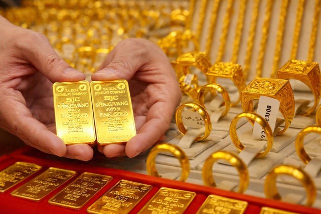 Chốt giá vàng hôm nay ngày 22/3 giảm cực mạnh, người mua lỗ đậm- Ảnh 1.