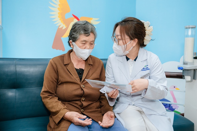 Chuỗi chương trình tiêm phòng cúm miễn phí quy mô tại miền Trung: Hàng ngàn liều vắc xin từ vì sức khỏe cộng đồng - Ảnh 1.